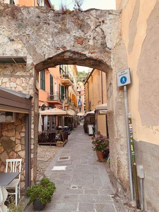 Historic Downtown Home By The Sea With King Bed Monterosso al Mare Exterior foto